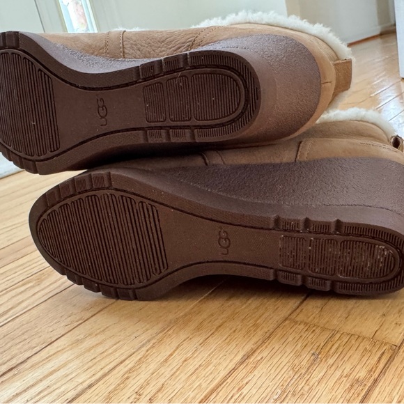 UGG Women’s Jeovana Ankle Wedge Boots Suede Waterproof Lace Size 8 Chestnut - Picture 9 of 10